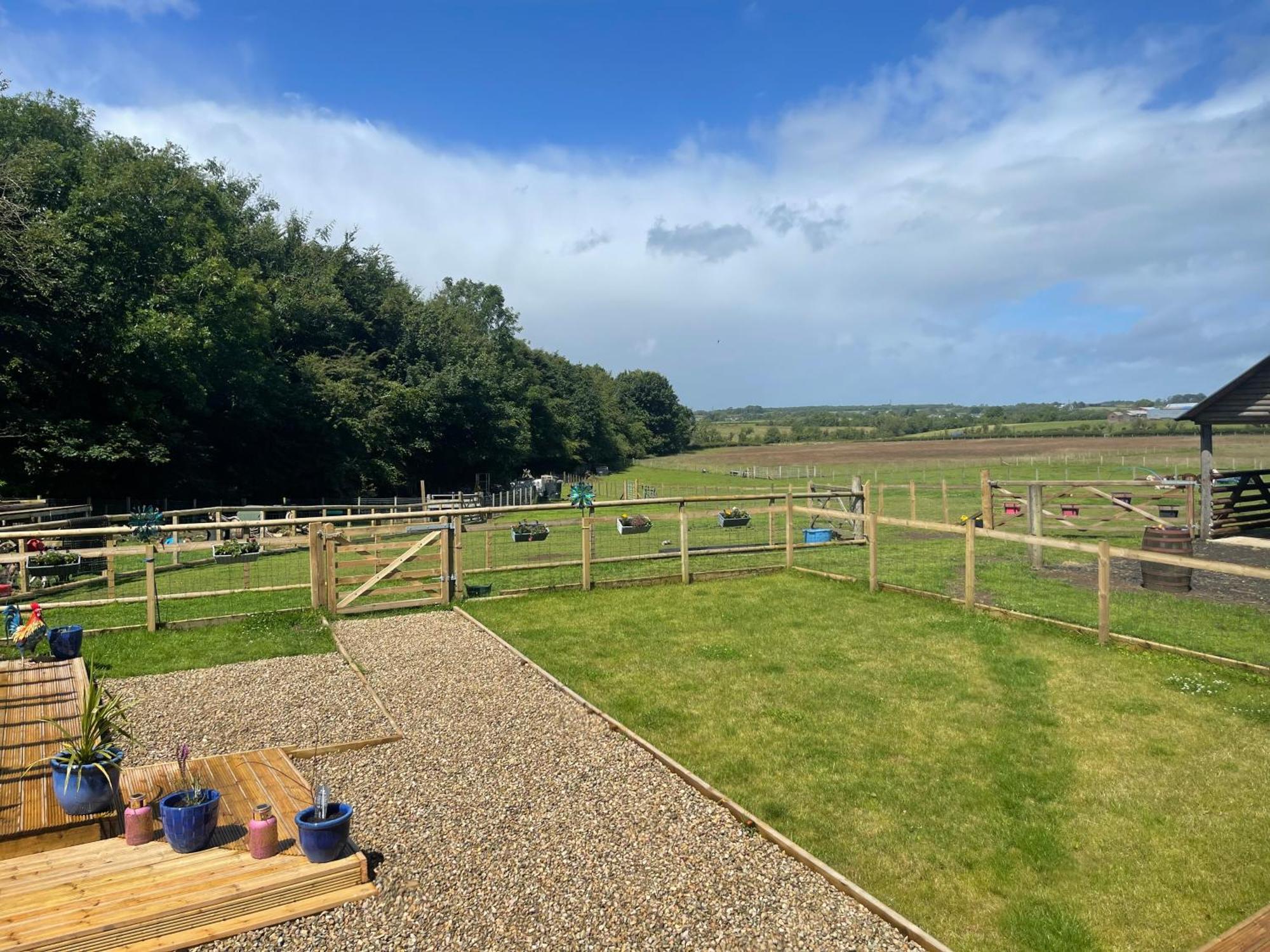 Millburn Mini Farm Hotel Kilwinning Exterior photo